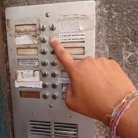 A Casa Di Nonna Ida, Nel Cuore Pulsante Di Napoli Экстерьер фото