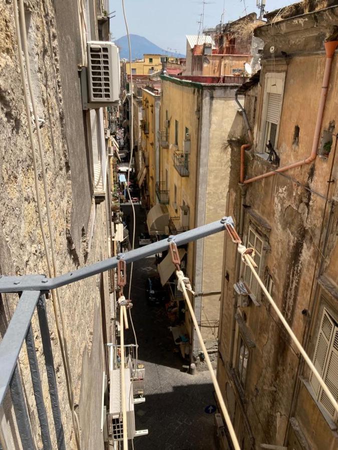 A Casa Di Nonna Ida, Nel Cuore Pulsante Di Napoli Экстерьер фото